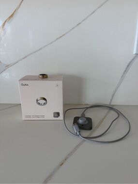 Oura Ring 4 - Gold Finish with Box